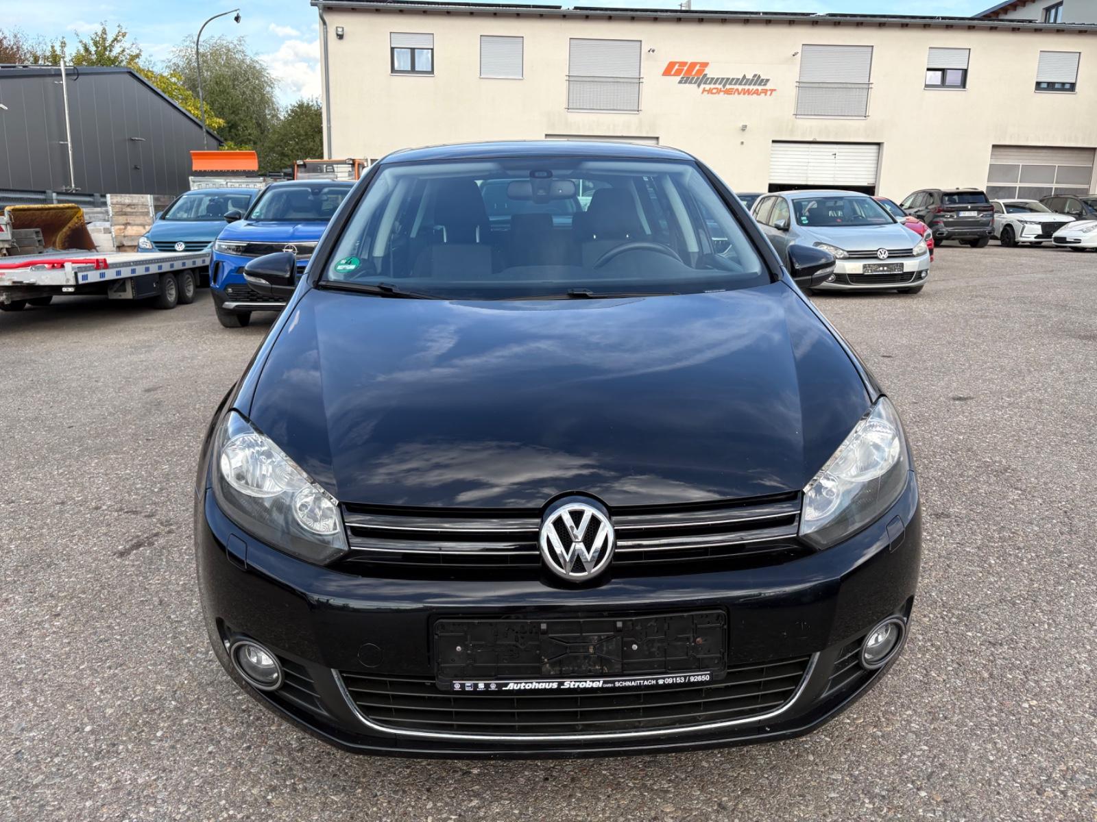 Volkswagen Golf 2011 — interior