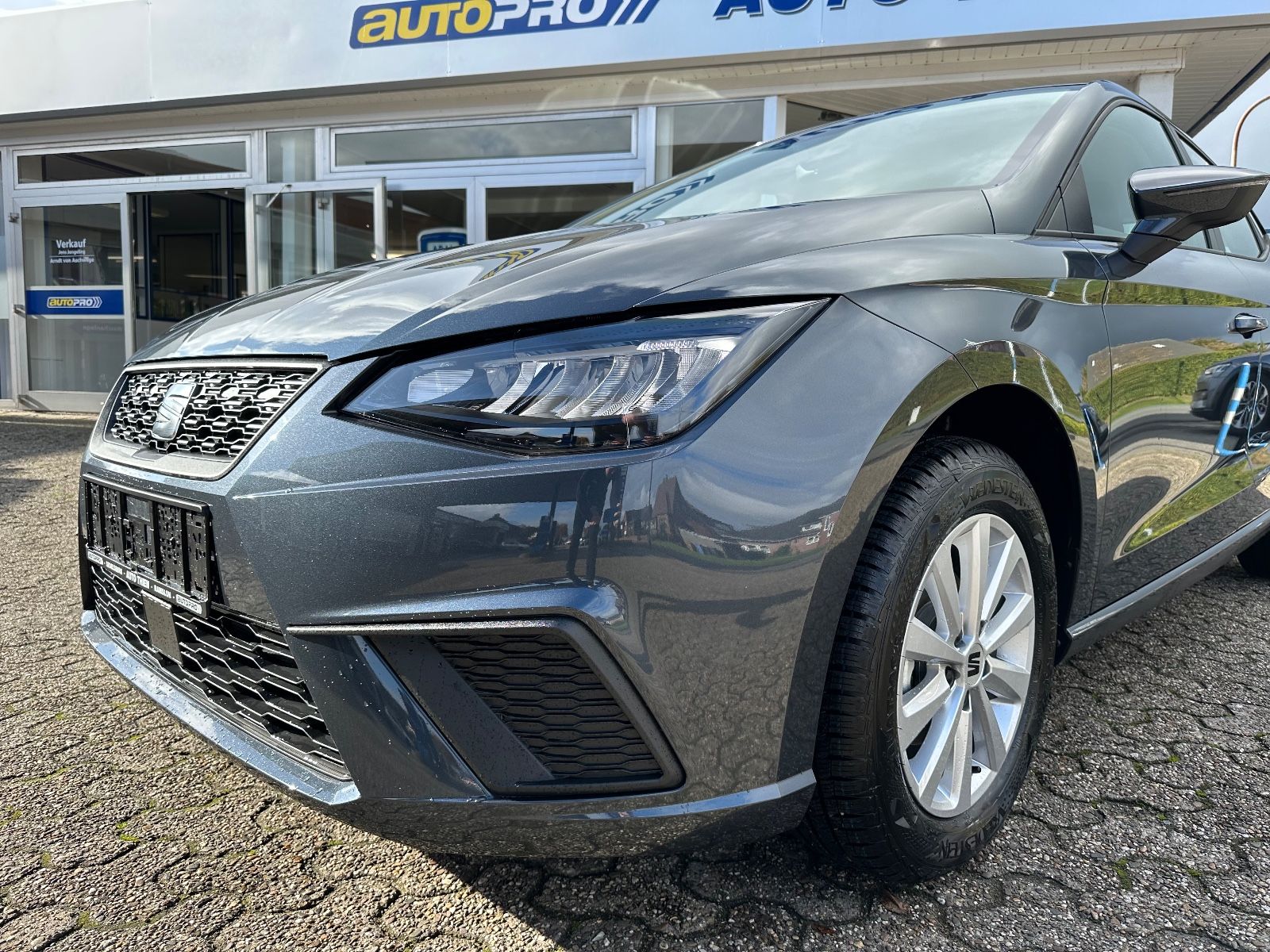 Fahrzeugabbildung SEAT Ibiza 1.0 TSI Reference GRA/LED/SHZG/Einparkh