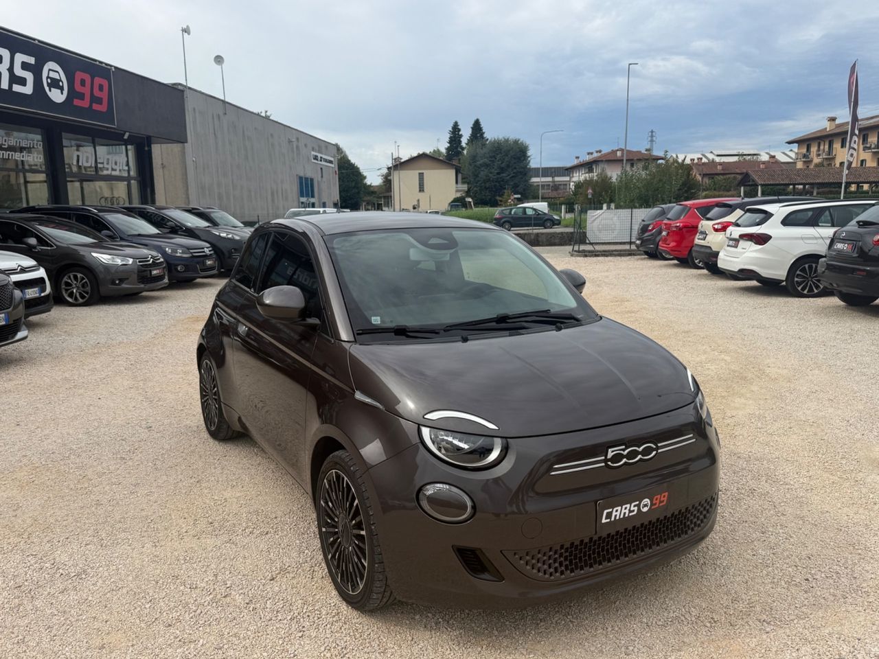 Fiat 500 500e Berlina 42 kWh La Prima imagem 3