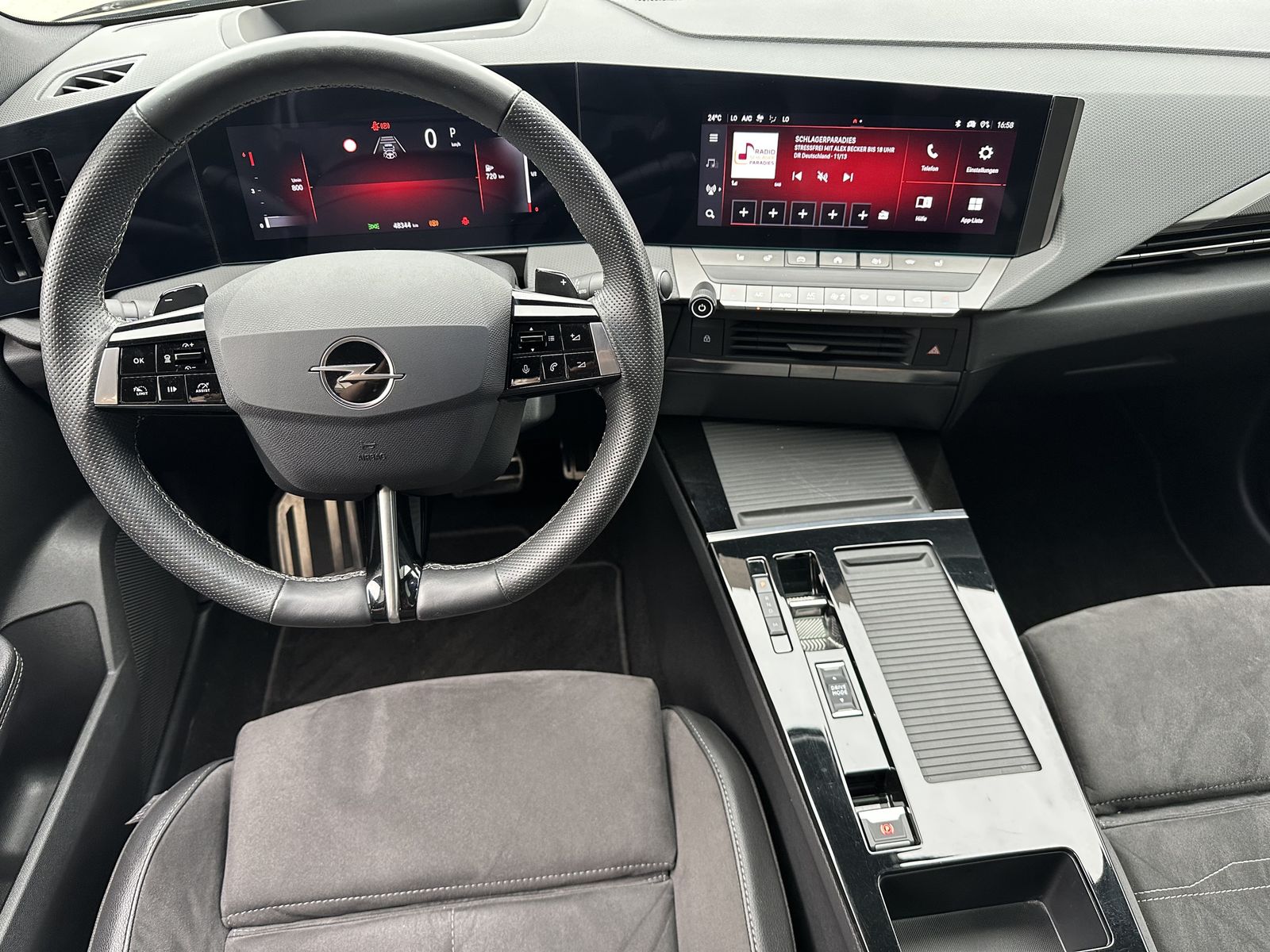 Fahrzeugabbildung Opel Astra SpT 1.5 D Aut. GS NAV+LED+PANO+18ZOLL+1HD