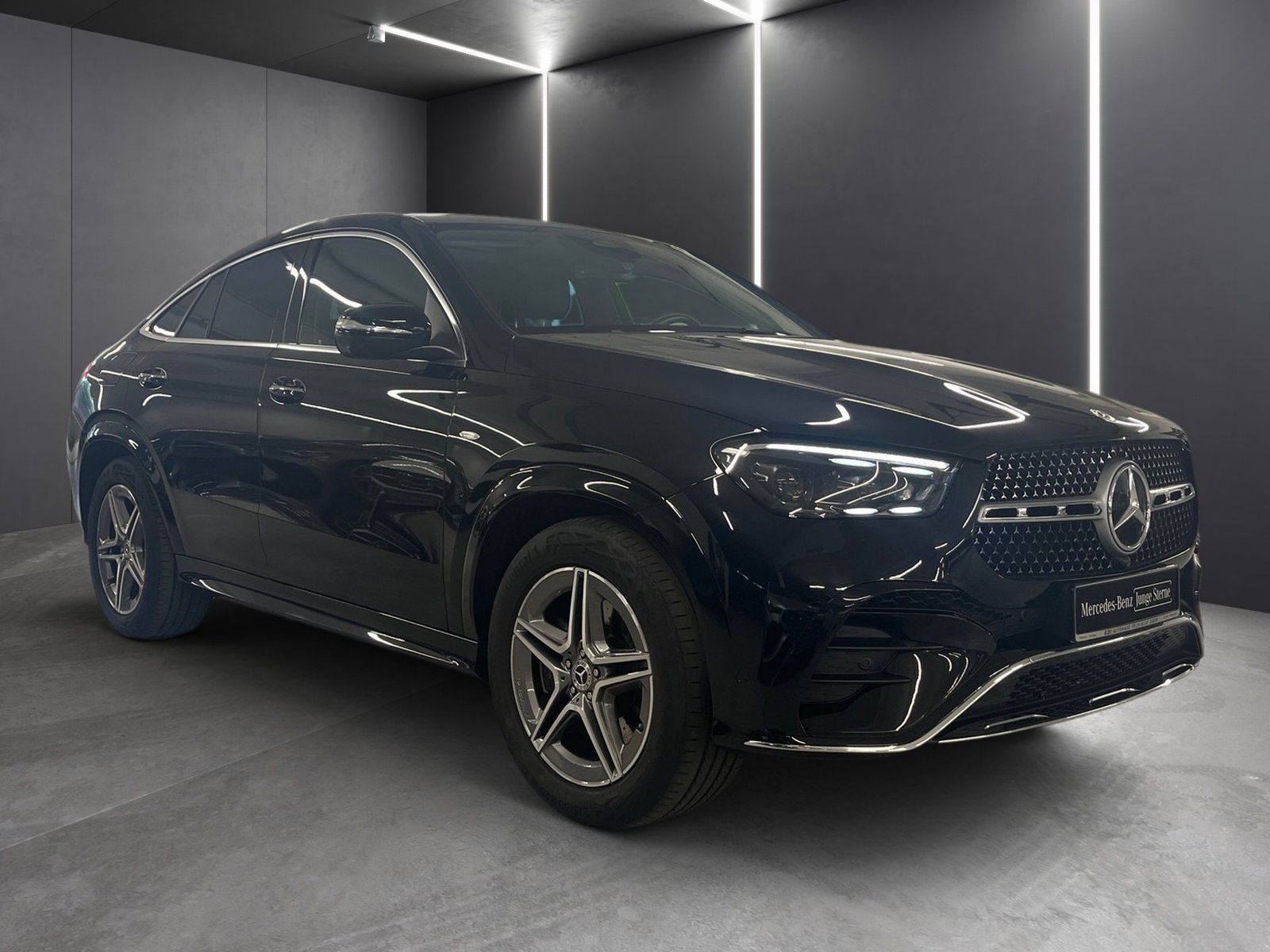 Fahrzeugabbildung Mercedes-Benz GLE 350 de 4M AMG Coupé*Pano*Totwin*AIRMATIC*360