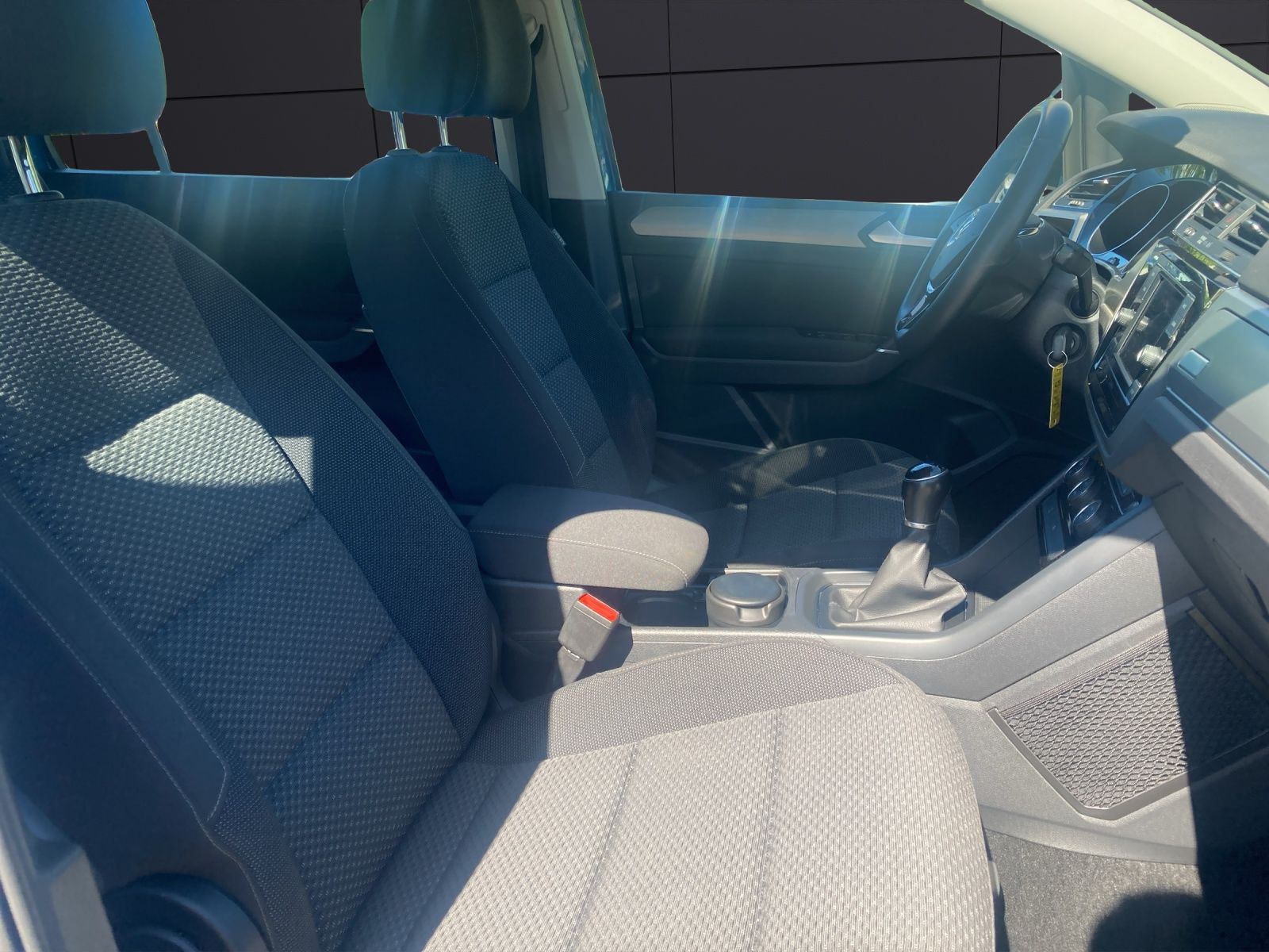 Fahrzeugabbildung Volkswagen Touran Comfortline 7-Si Climatronic PDC SH LM