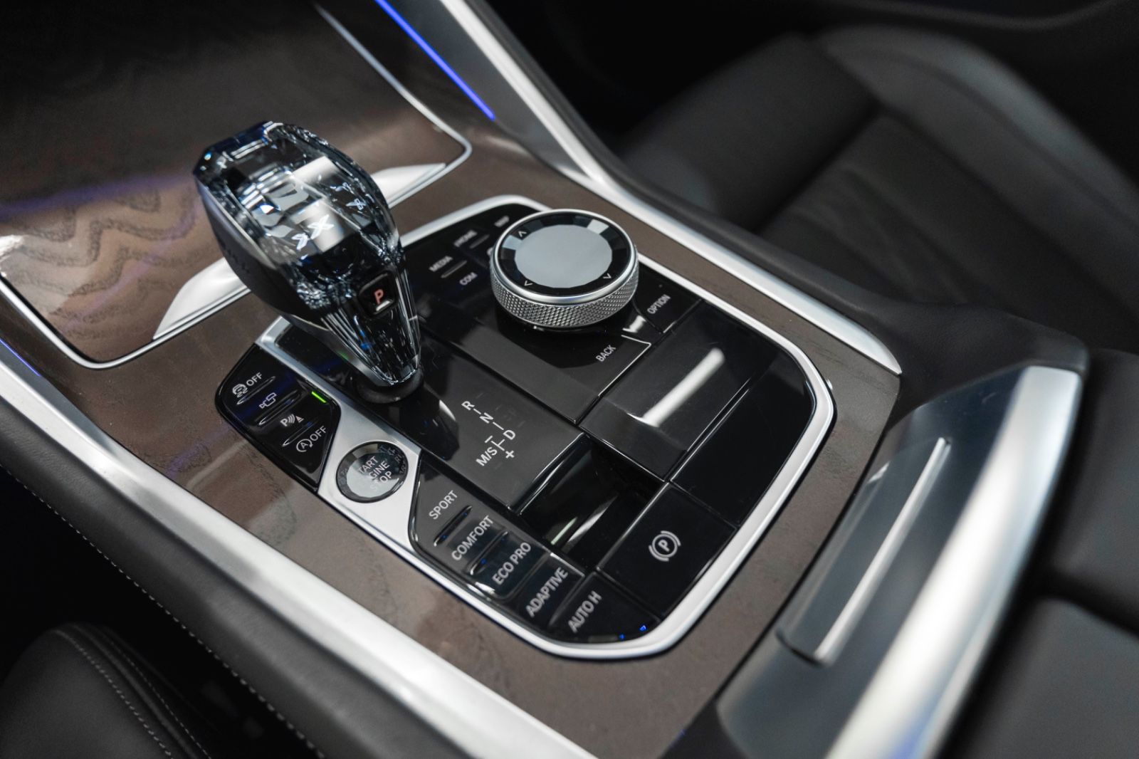 Fahrzeugabbildung BMW X6 40i xDrive M Sportpaket Harman Head up 360