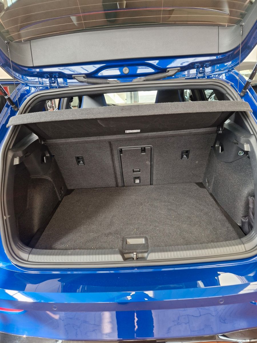 Volkswagen Golf VIII R 4MOTION PANO AMBIENTE DEKRA PERFORM foto 8
