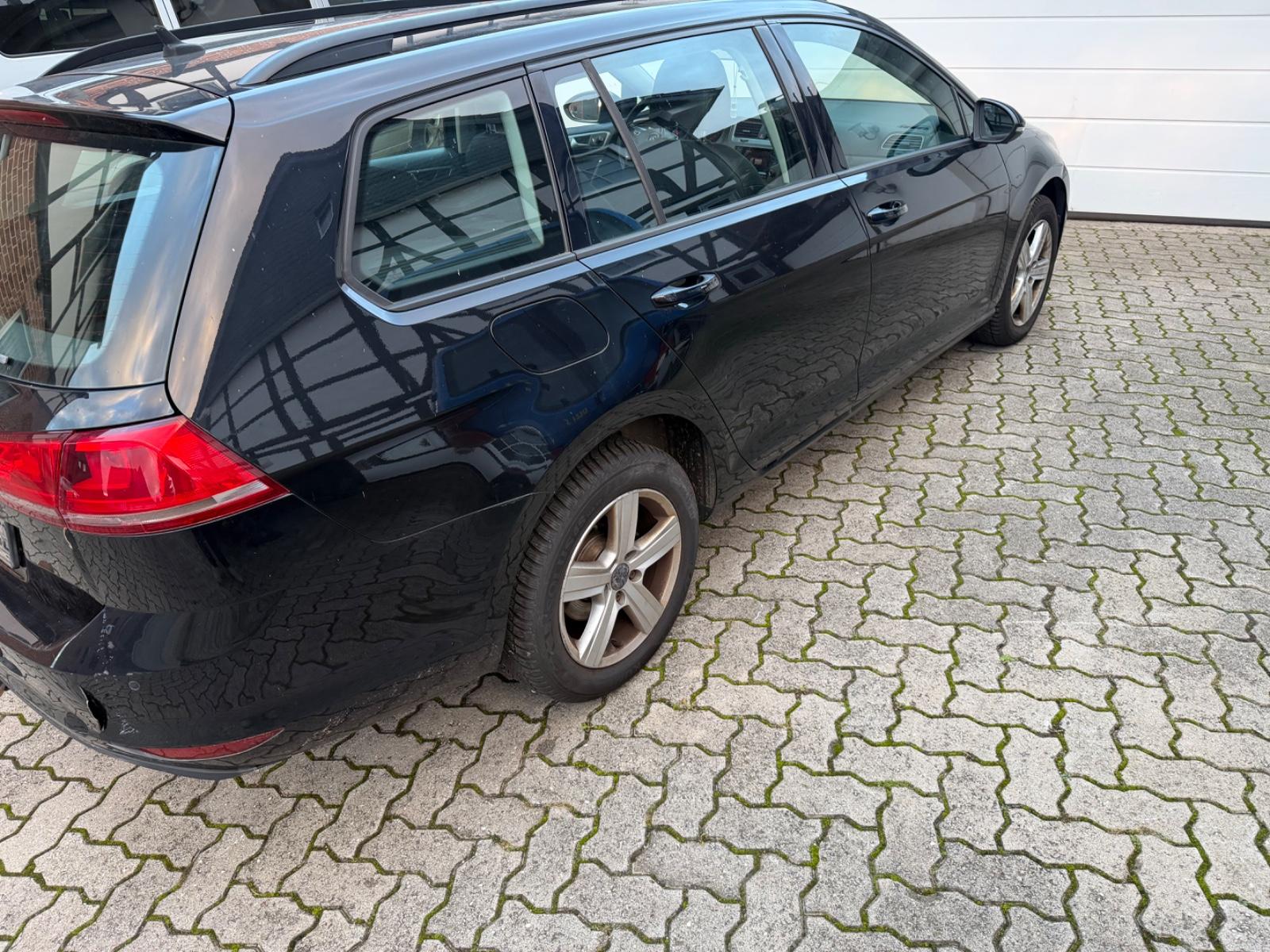 Volkswagen Golf 2014 — rear view