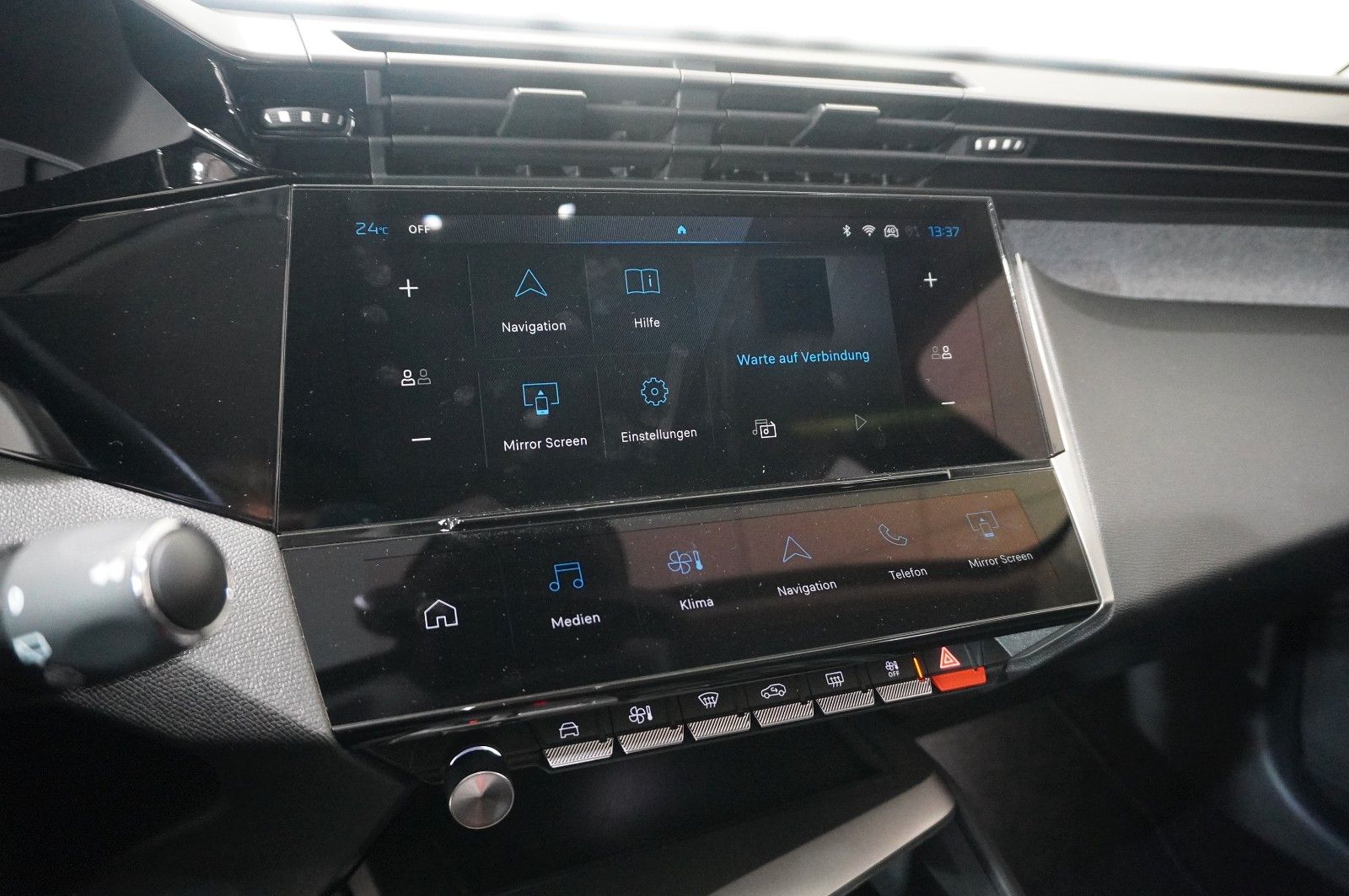 Fahrzeugabbildung Peugeot 308 SW 1.2 HYBRID ALLURE DSC NAVI/LED/KAMERA/DAB