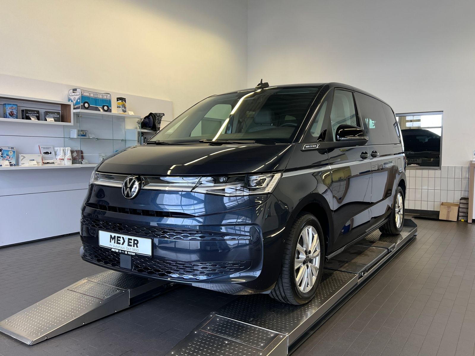 Fahrzeugabbildung Volkswagen Multivan T7 Style 2.0 TDI DSG *AHK, IQ.Light, Pa