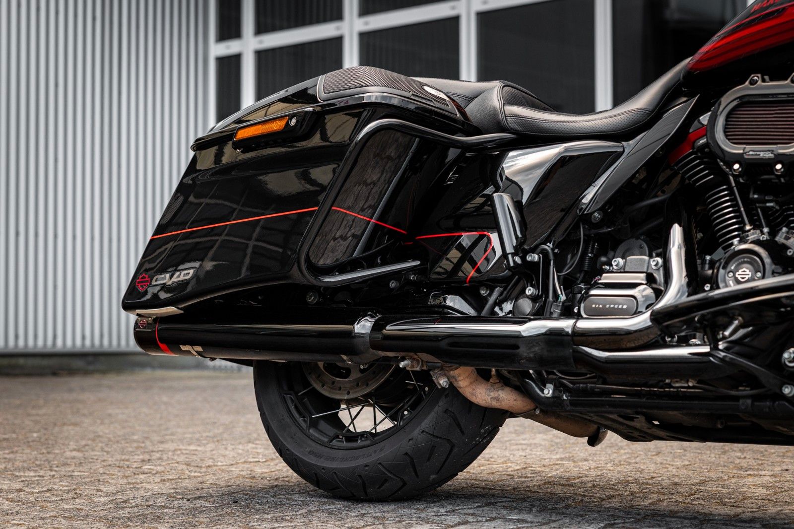 Fahrzeugabbildung Harley-Davidson CVO ROAD GLIDE 117 FLTRXSE - JEKILL&HYDE