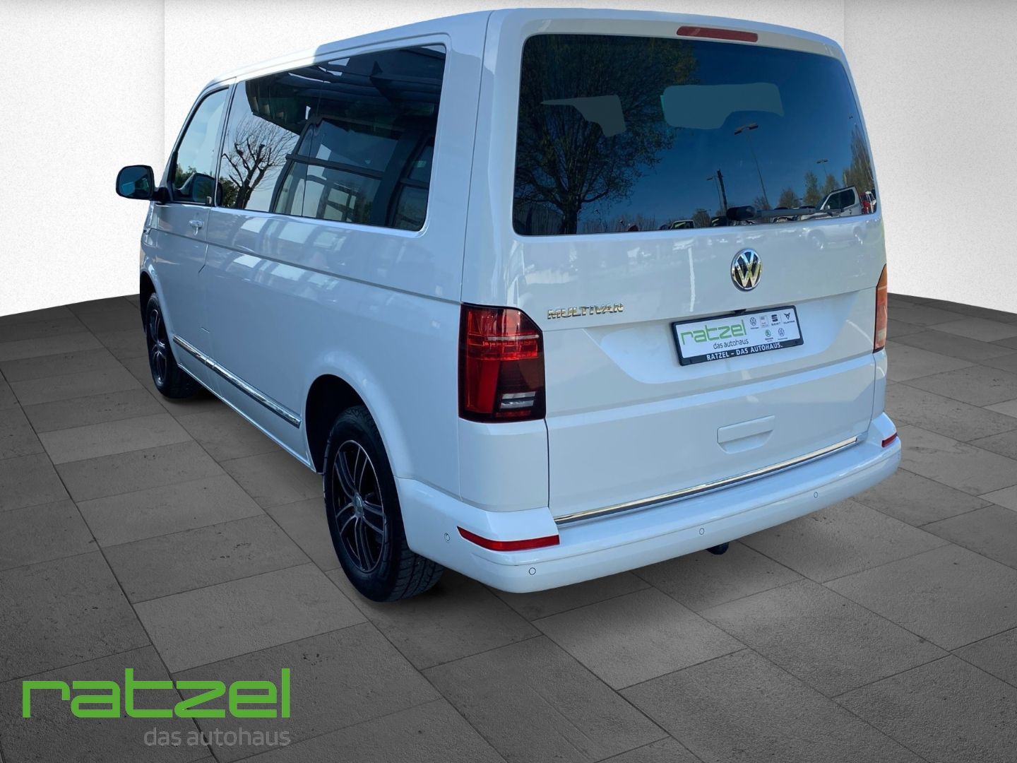 Fahrzeugabbildung Volkswagen T6.1 Multivan 2.0 TDI DSG Generation Six AHK-abn