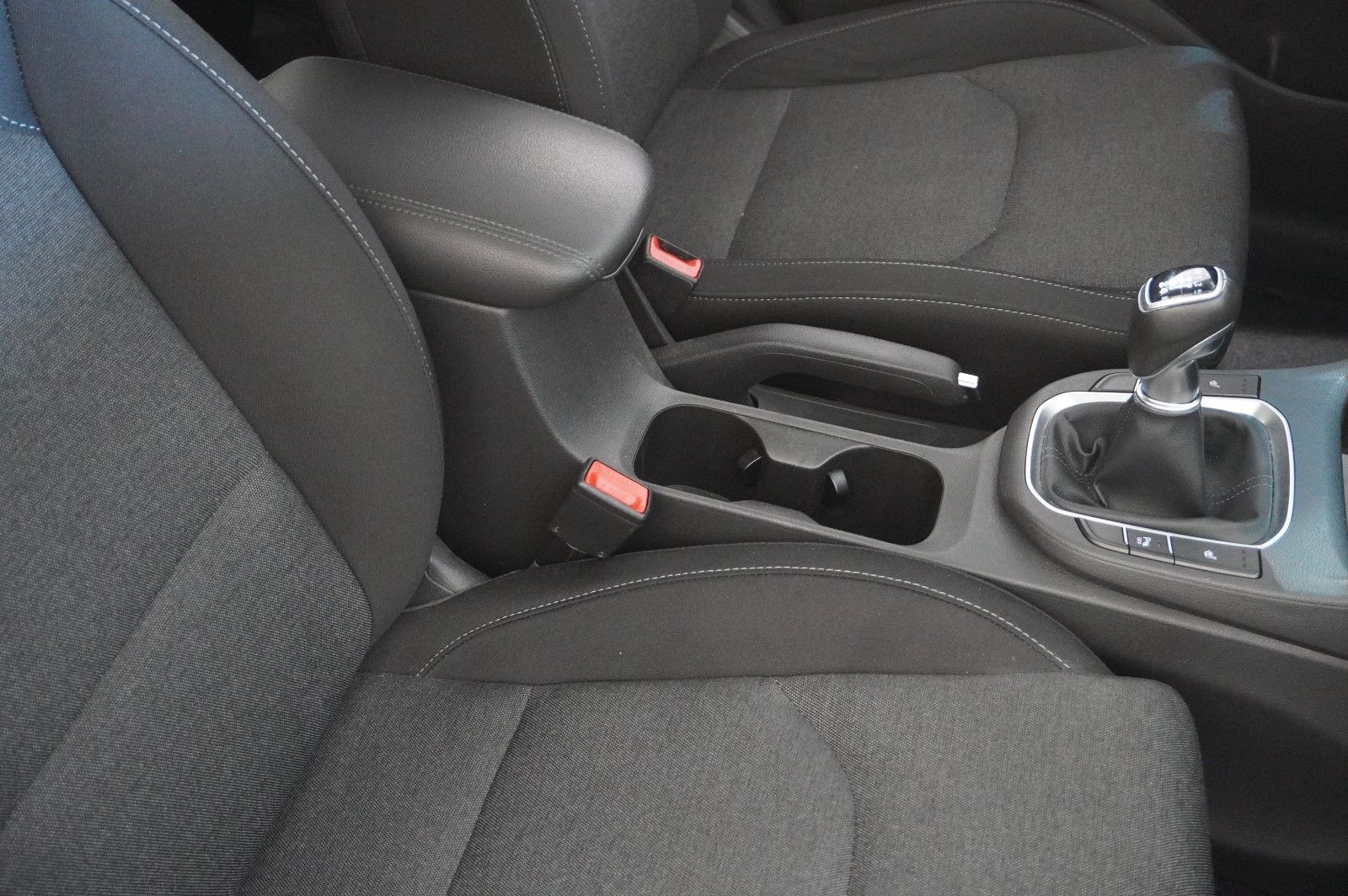 Fahrzeugabbildung Hyundai i30 1.5 T-GDI PURE NAVI/LED/KAMERA/SPORT/SH/AHK