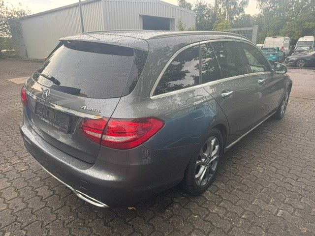 Fahrzeugabbildung Mercedes-Benz C 250  DESIGNO BlueTec / d 4Matic PANO LED LEDER