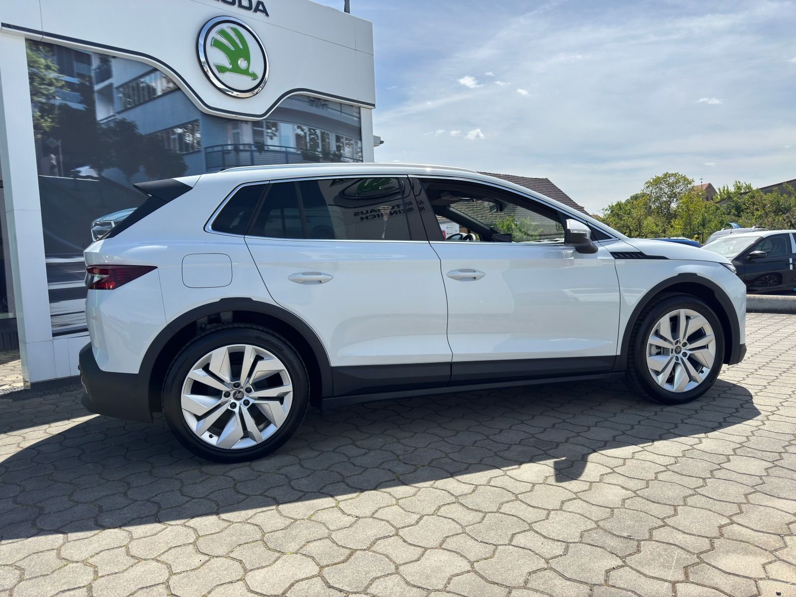 Fahrzeugabbildung SKODA Elroq 85 RFK*AHK*Matrix*eHeck*20Zoll*Wärmepumpe