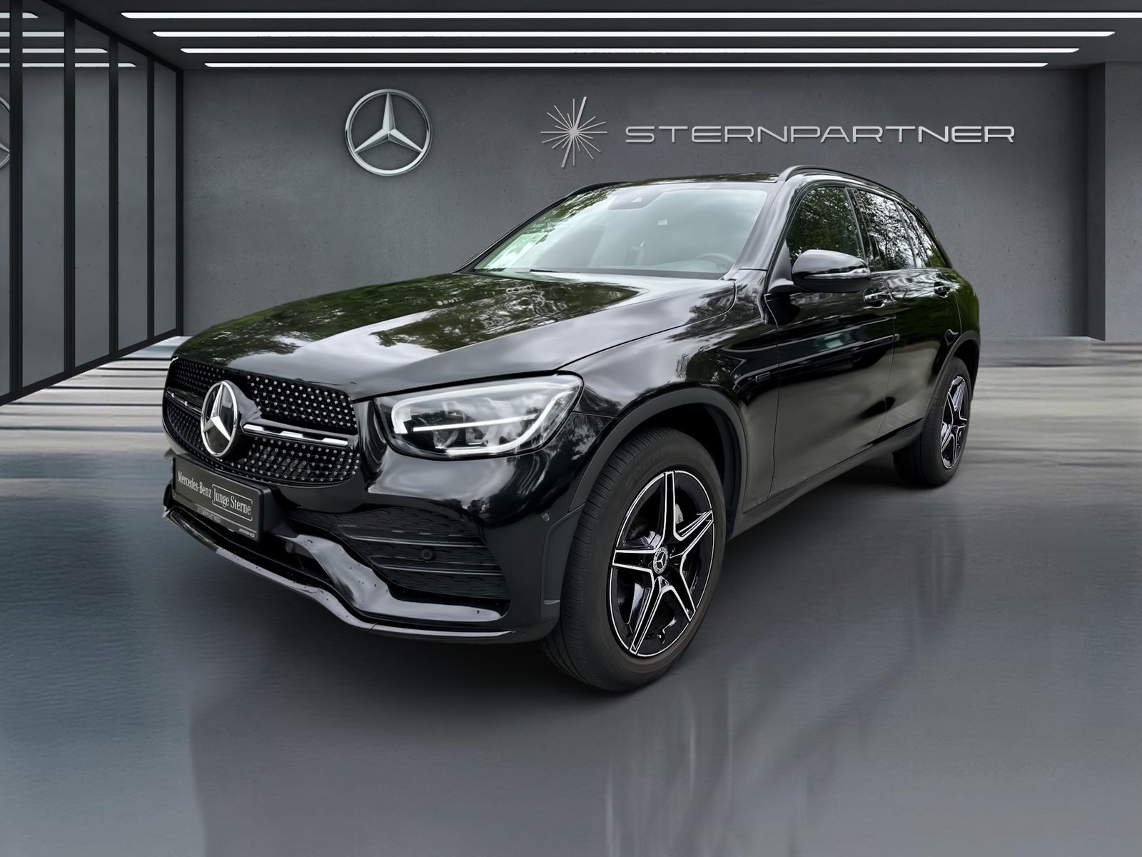 MERCEDES-BENZ GLC 300 e 4M AMG+NIGHT+PANO+KAMERA+AMBIENTE