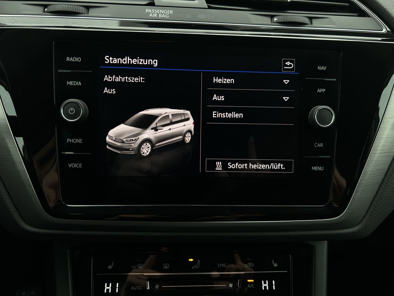 Fahrzeugabbildung Volkswagen Touran Comfortline TDI LED ACC STH SH Massage Cl