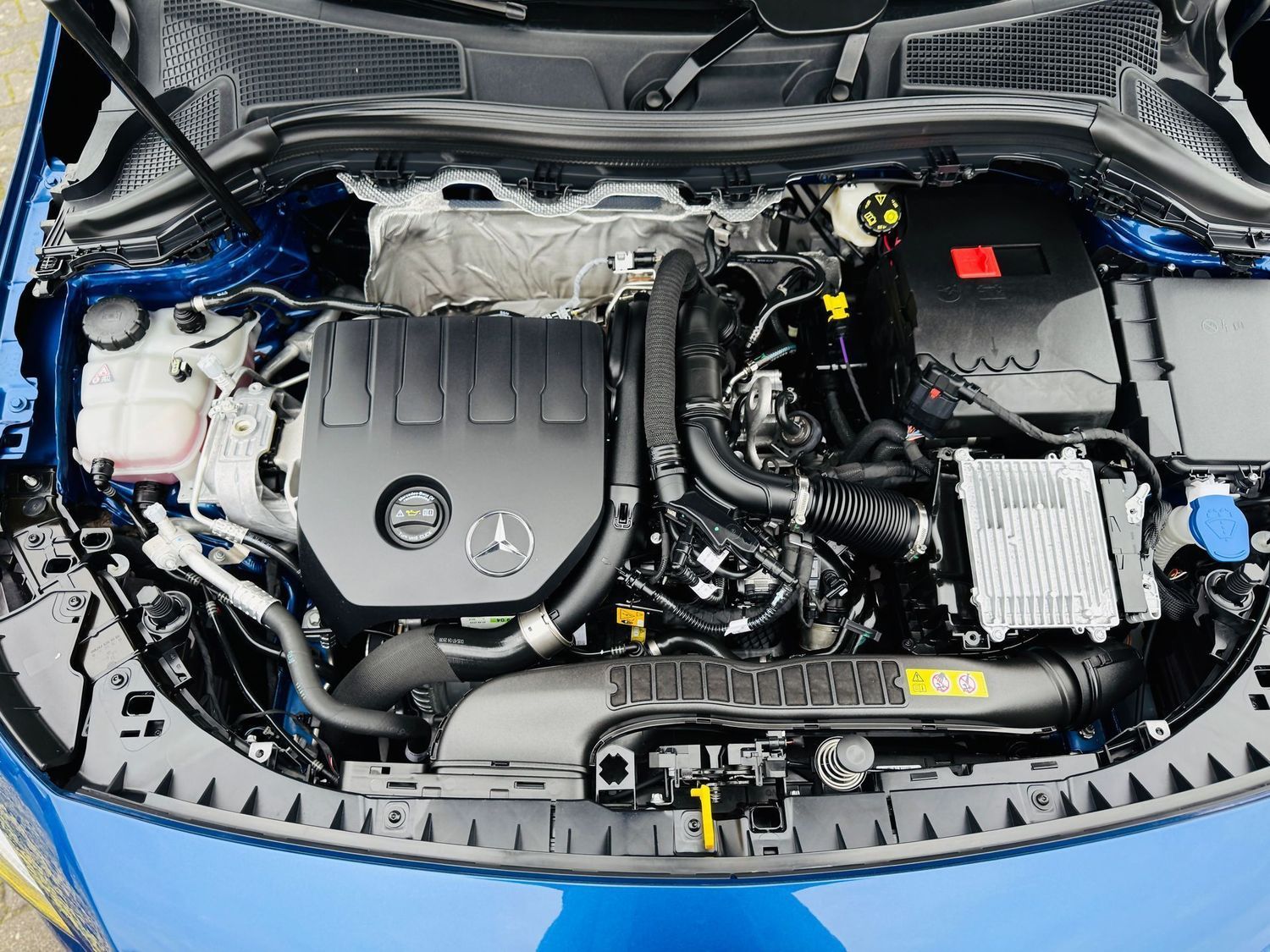 Fahrzeugabbildung Mercedes-Benz B 200 PROGRESSIVE, Winter, LED, Navi, PTS, RFK,