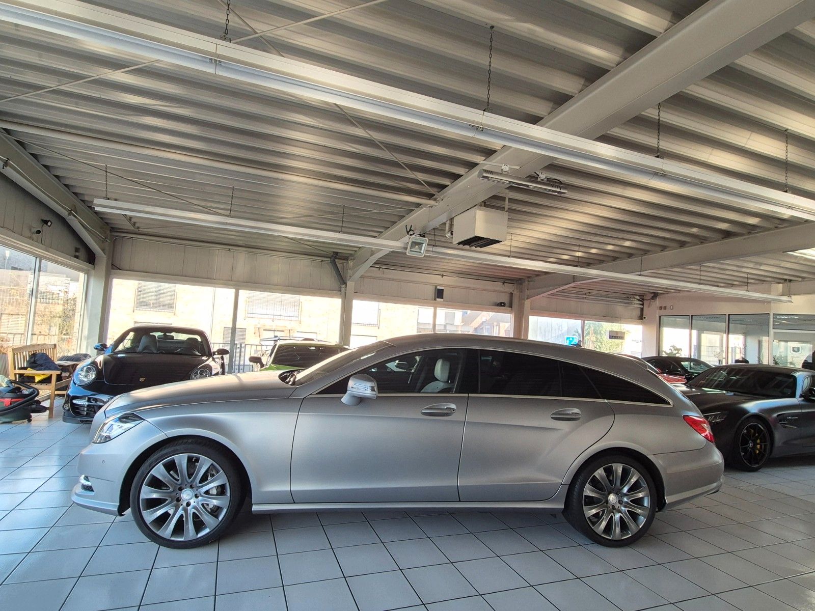 Fahrzeugabbildung Mercedes-Benz CLS 500 SB/Fahrzeug der Weltpremiere 2012