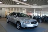 Volkswagen Passat Lim. Highline / SHZ / TEMPOMAT / AUTOM. - Volkswagen Passat aus 2003 mit Diesel-Antrieb: Limousine