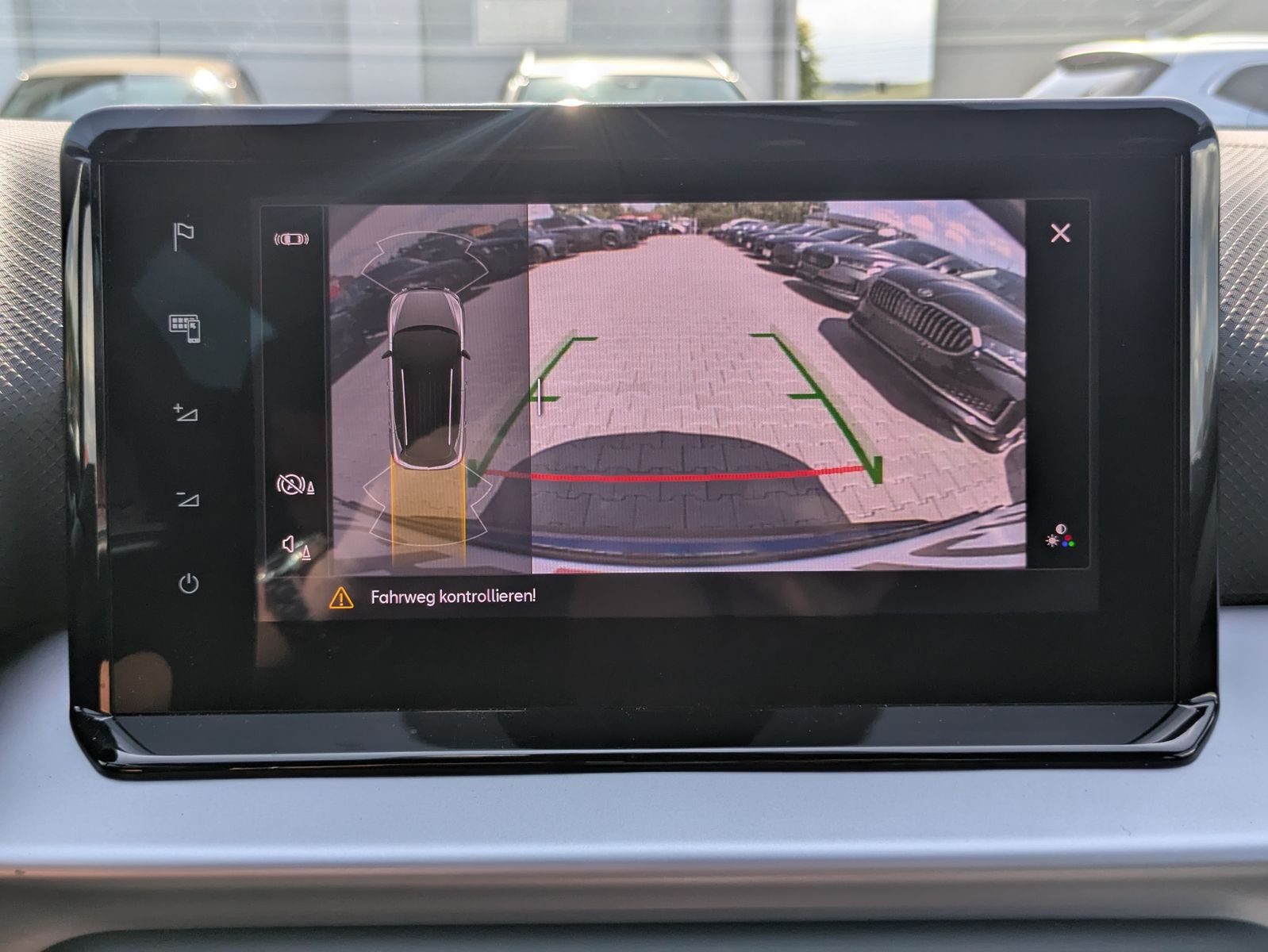 Fahrzeugabbildung SEAT Arona 1.0 TSI FR DSG AHK*ACC*LED*APP*DAB*KAMERA