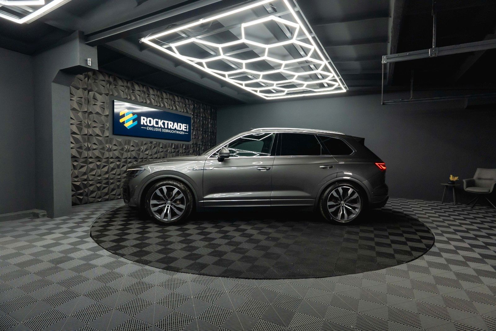 Fahrzeugabbildung Volkswagen Touareg V6 R-Line+ 4Motion *Pano*Matrix*DAB*19%*