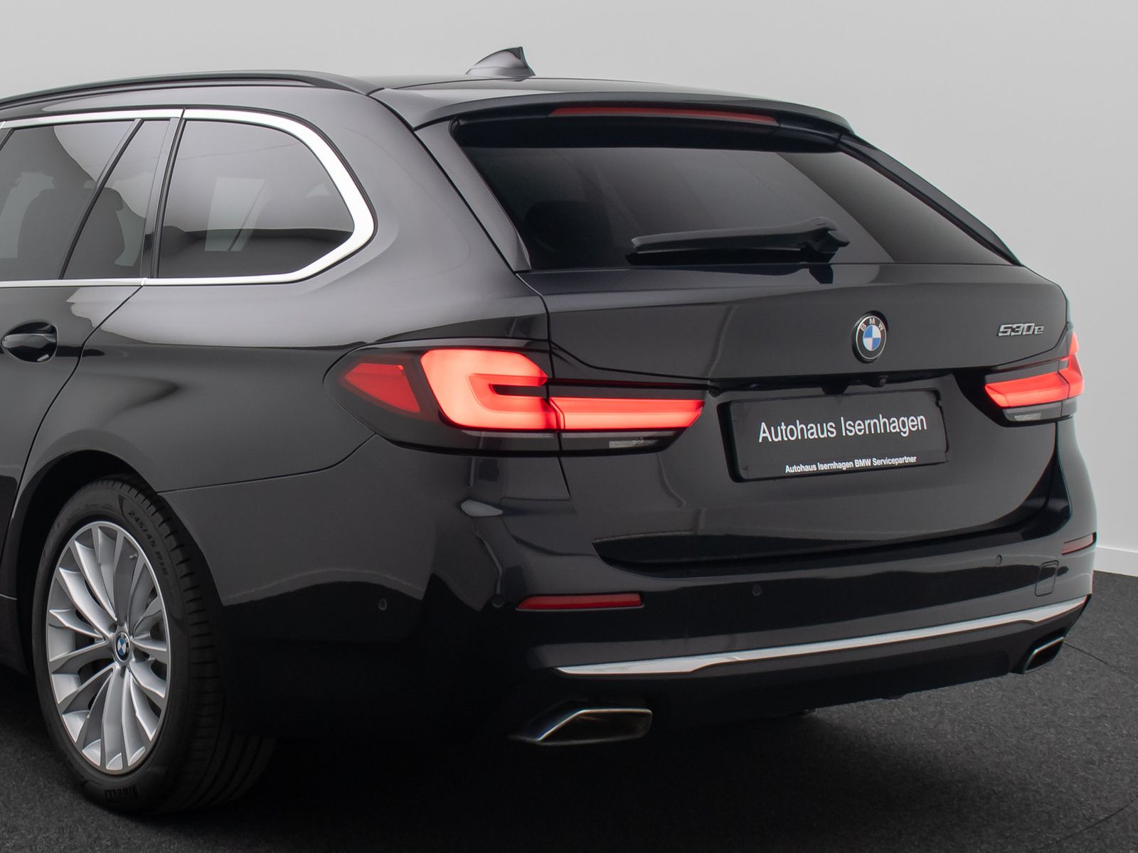 Fahrzeugabbildung BMW 530e Luxury Line 360° Laser DAB H/K SoftCl Sport