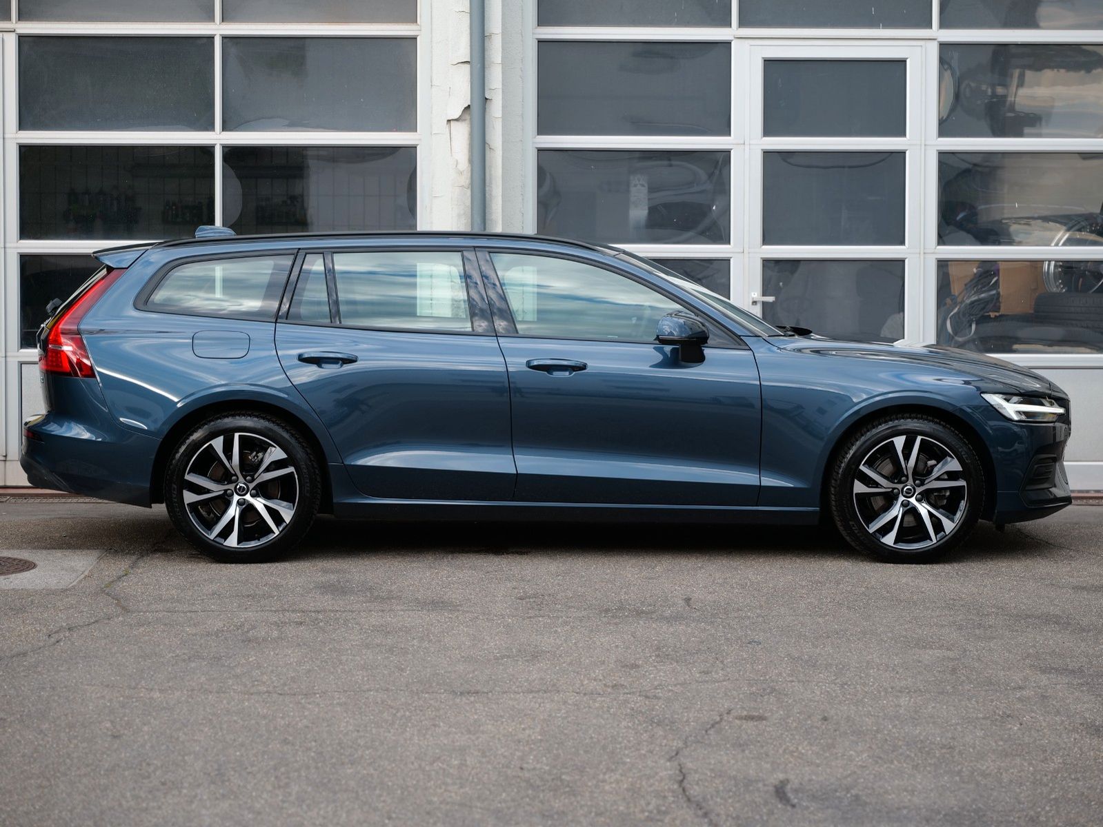 Volvo V60 B4 Core LEDER NAVI ACC 4xSHZ KEYLESS PDC CAM foto 9