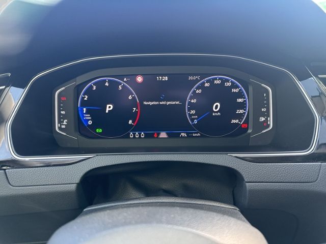 Passat Variant 1.5 TSI Elegance LED+AHK+PANO+RFK