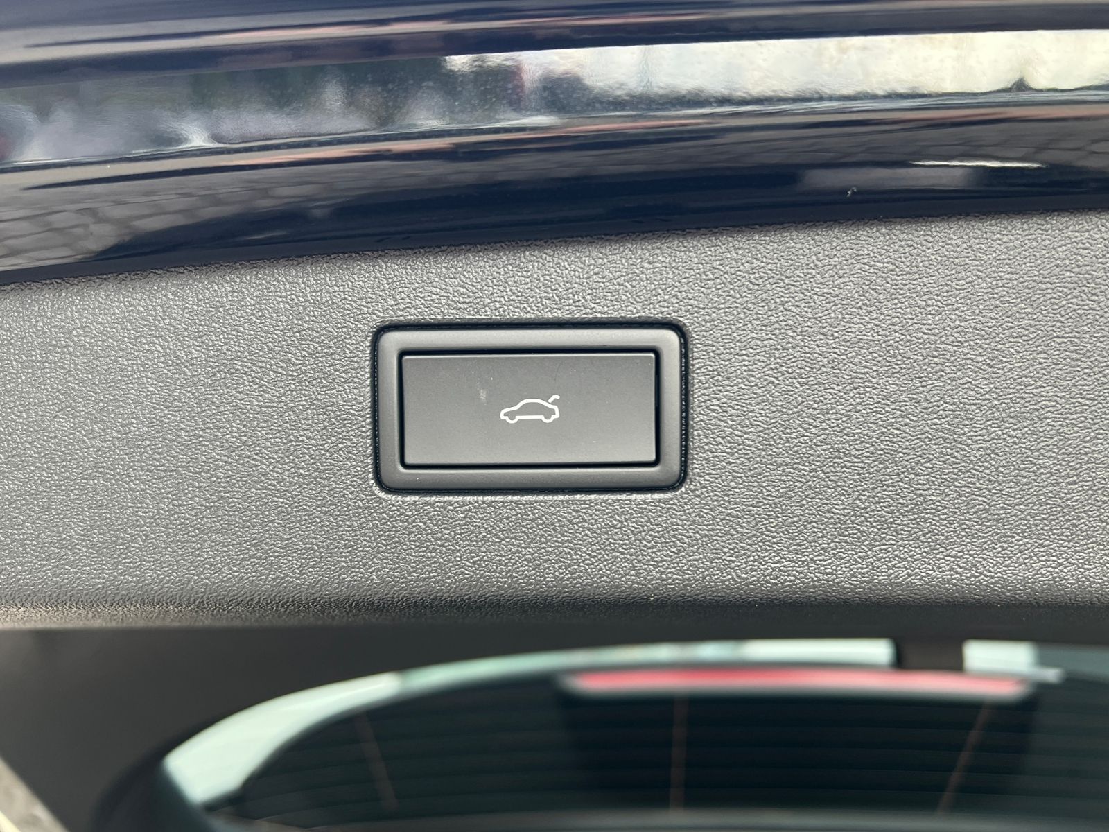 Fahrzeugabbildung Volkswagen Tiguan Elegance 1.5 eTSI DSG *AHK, IQ.Light, Nav