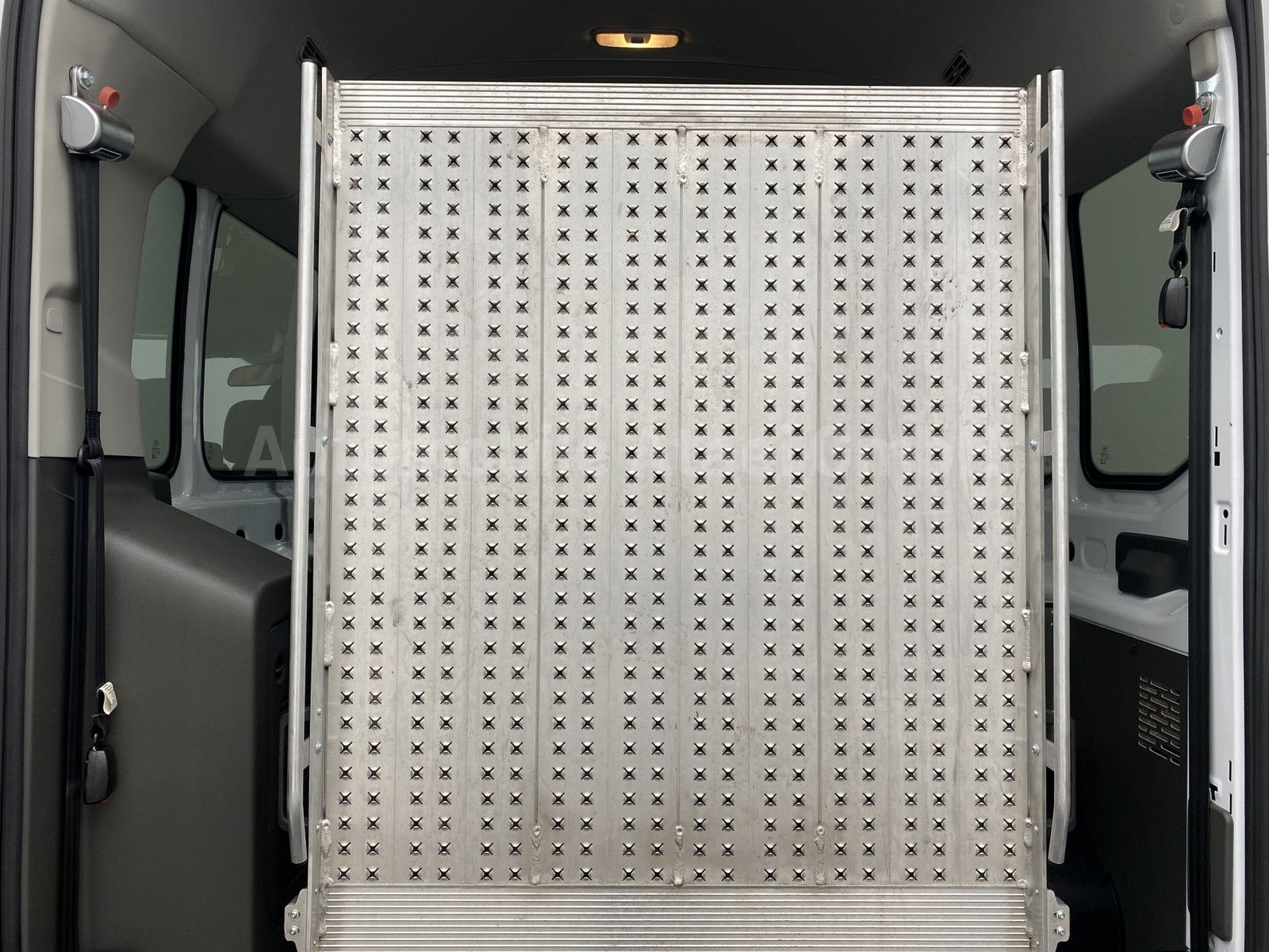 Fahrzeugabbildung Ford Transit 350 L3H2 *Rollstuhl-Rampe* 2xKLIMA (3988