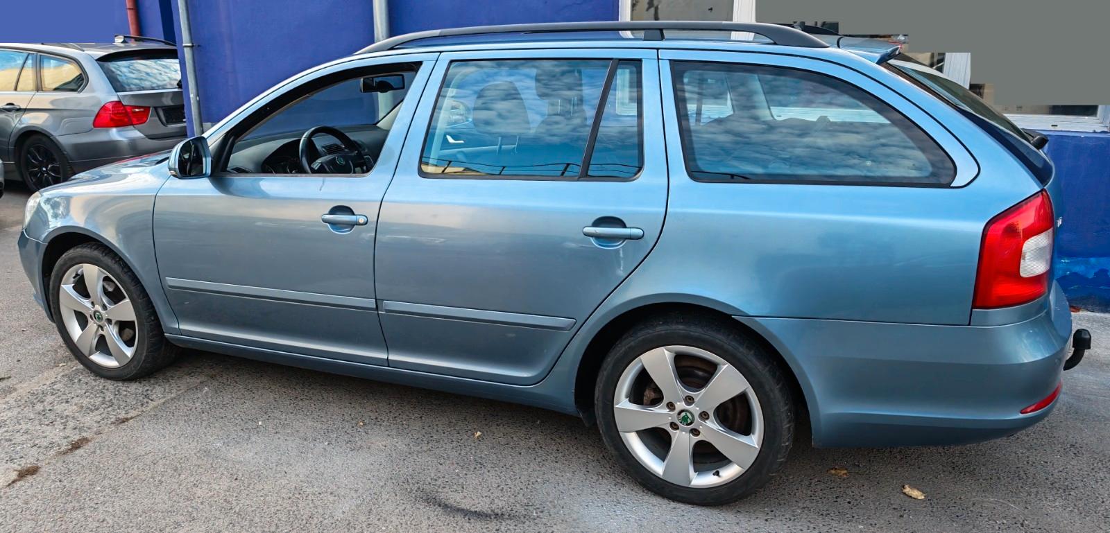 Skoda Octavia 2010 — rear view