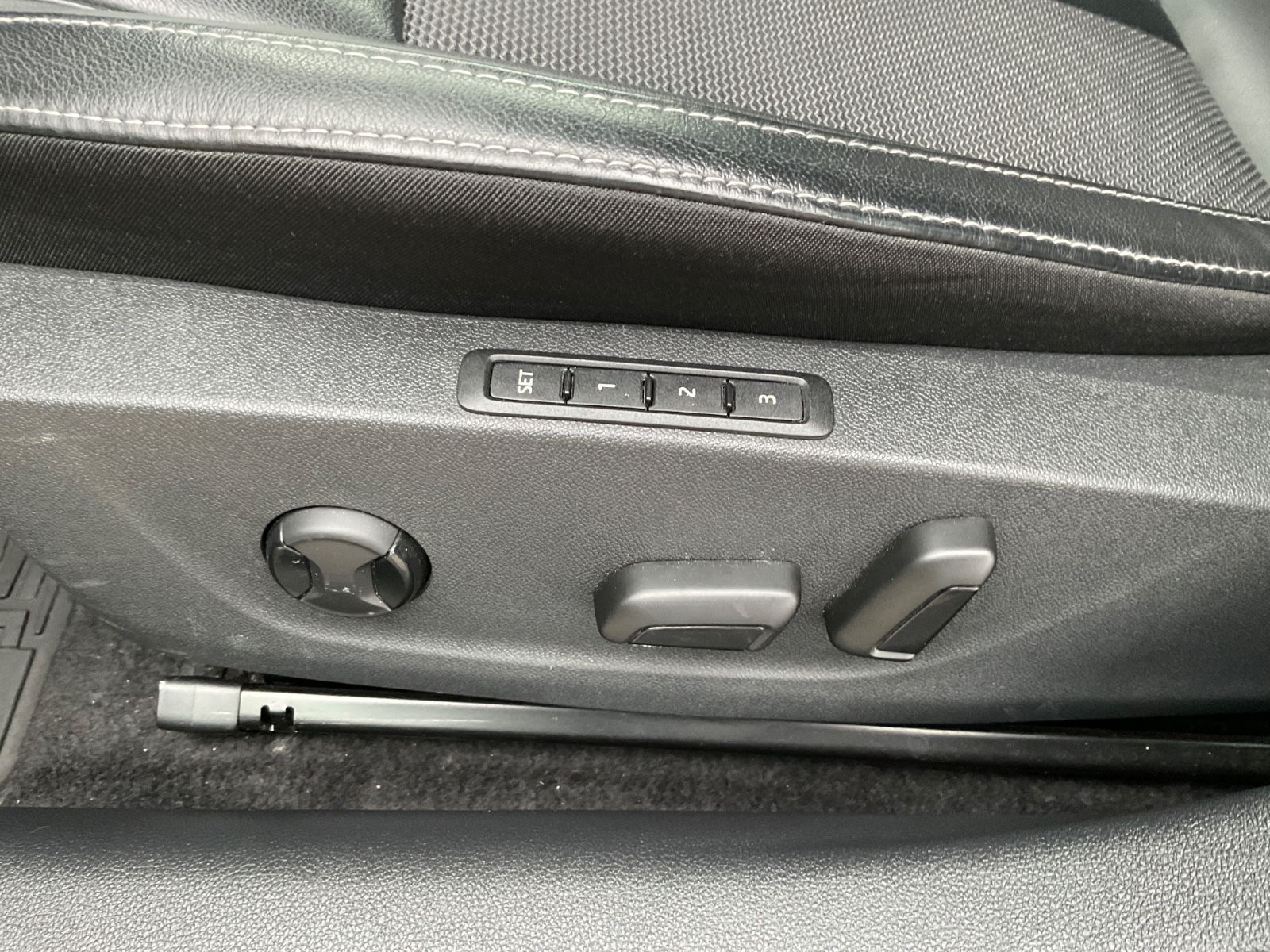 Fahrzeugabbildung SKODA Octavia Combi 2.0 TDI DSG,Navi,LED,HeadUp