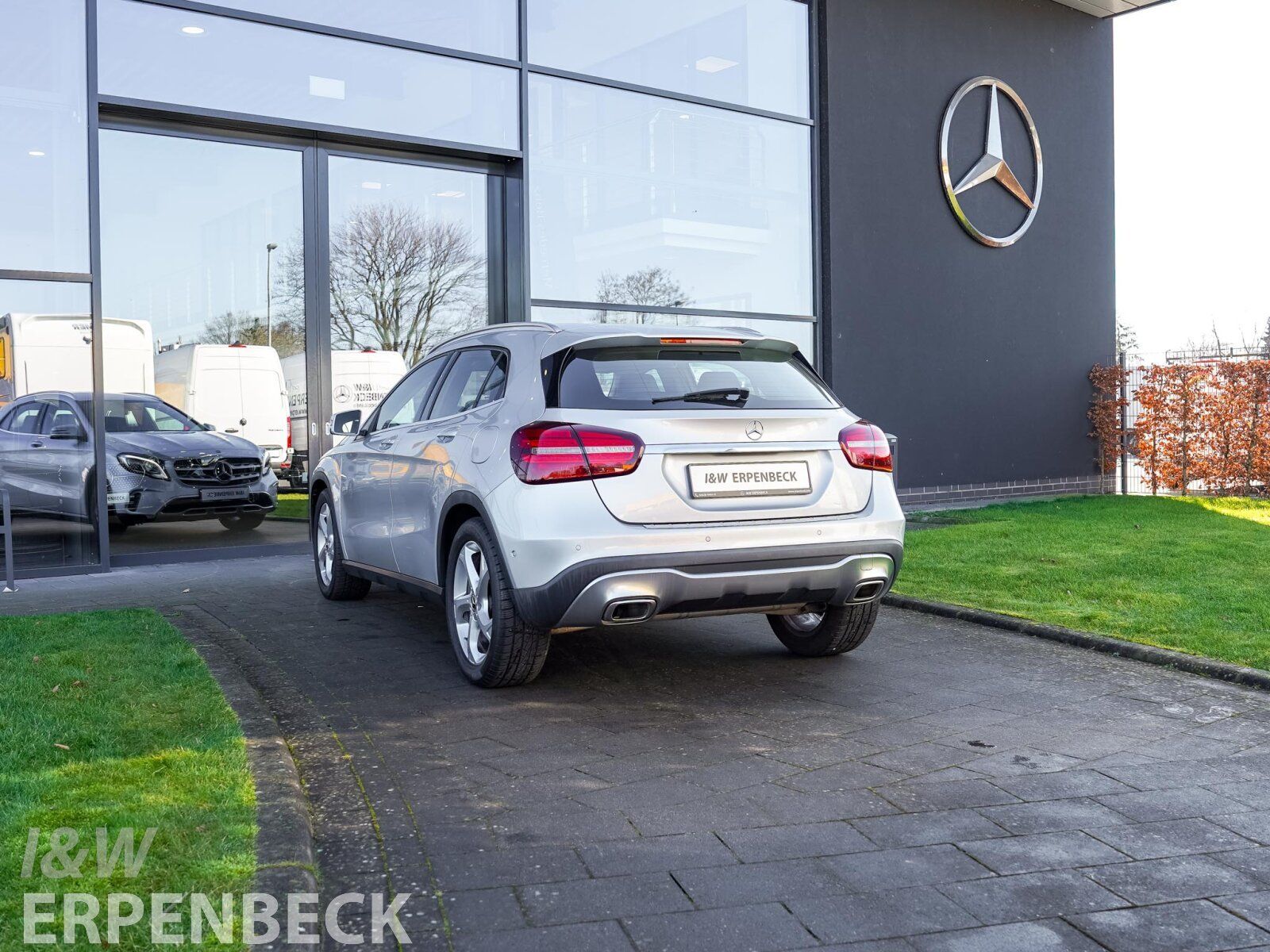 Fahrzeugabbildung Mercedes-Benz GLA 180 Sport Utility Vehicle Ambiente Tempomat