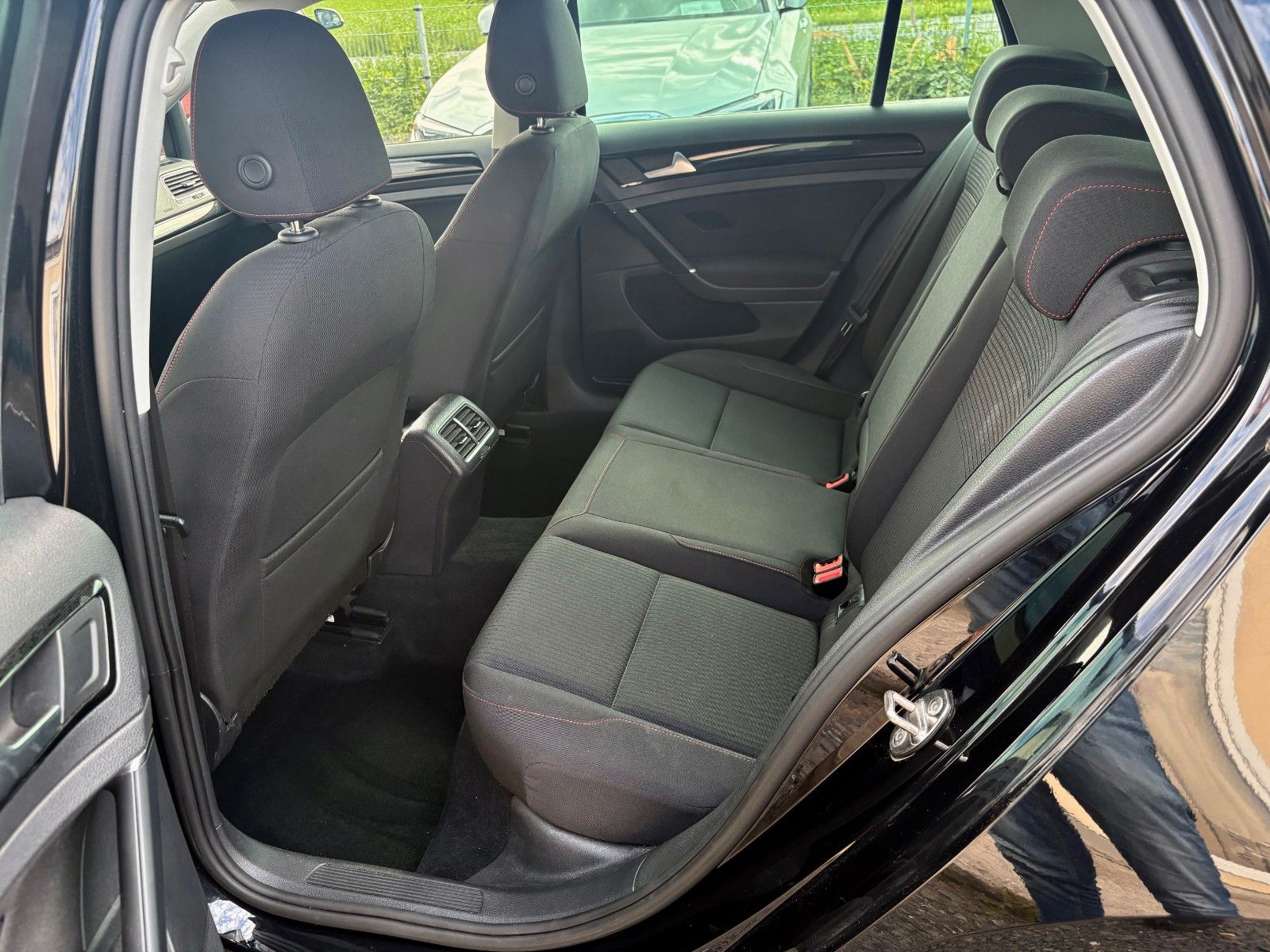 Fahrzeugabbildung Volkswagen Golf VII 1.5 TSI ACT DSG Sound Navi R-LINE ACC
