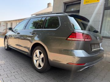 Volkswagen Golf - 8
