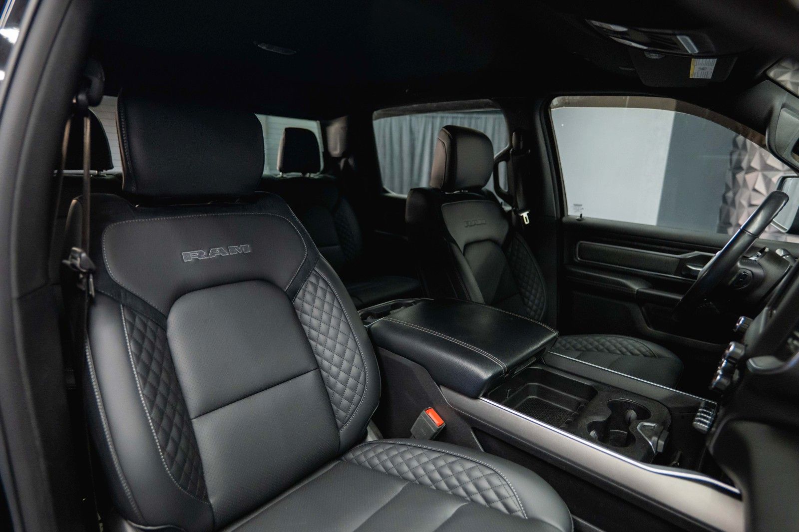 Fahrzeugabbildung Dodge RAM 5.7 V8 HEMI 4x4 BLACK Limited Longbed 19%