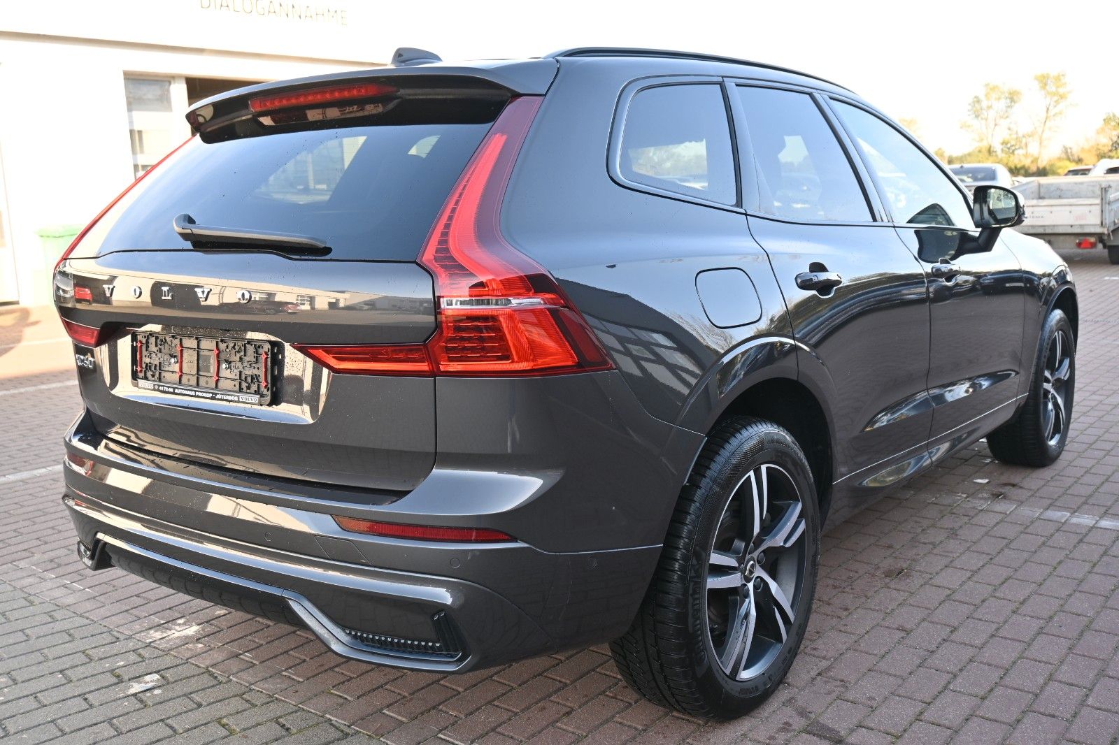 Fahrzeugabbildung Volvo XC60 T8 R-Design PHEV* AWD*AHK*NAV*ACC*PANO*
