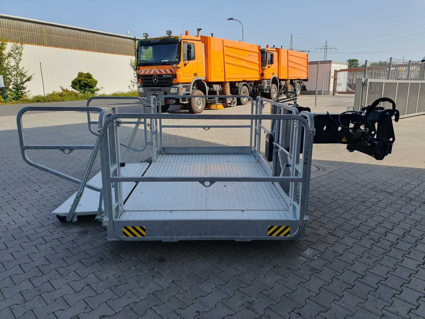 Fahrzeugabbildung Andere Magni Arbeitskorb drehbar & ausziehbar 1.000 kg