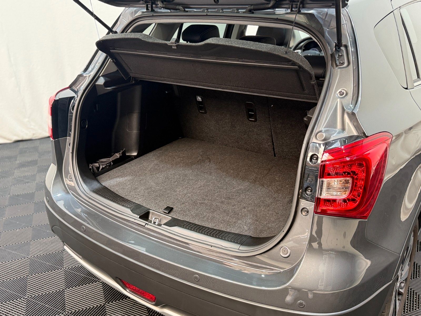 Fahrzeugabbildung Suzuki SX4 S-Cross Comfort+ 4x4 / 1. Hand / Navi / RFK