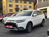 Mitsubishi Outlander Active+ 4WD|AHK|1 Hand - Mitsubishi mit Benzin-Antrieb: Geländewagen, Automatik