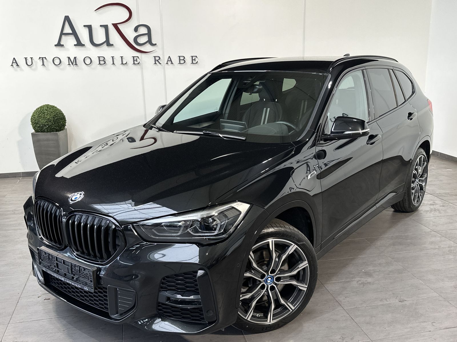 Fahrzeugabbildung BMW X1 xDrive25e M-Sport NAV+LED+HIFI+KAM+KEYLESS-GO