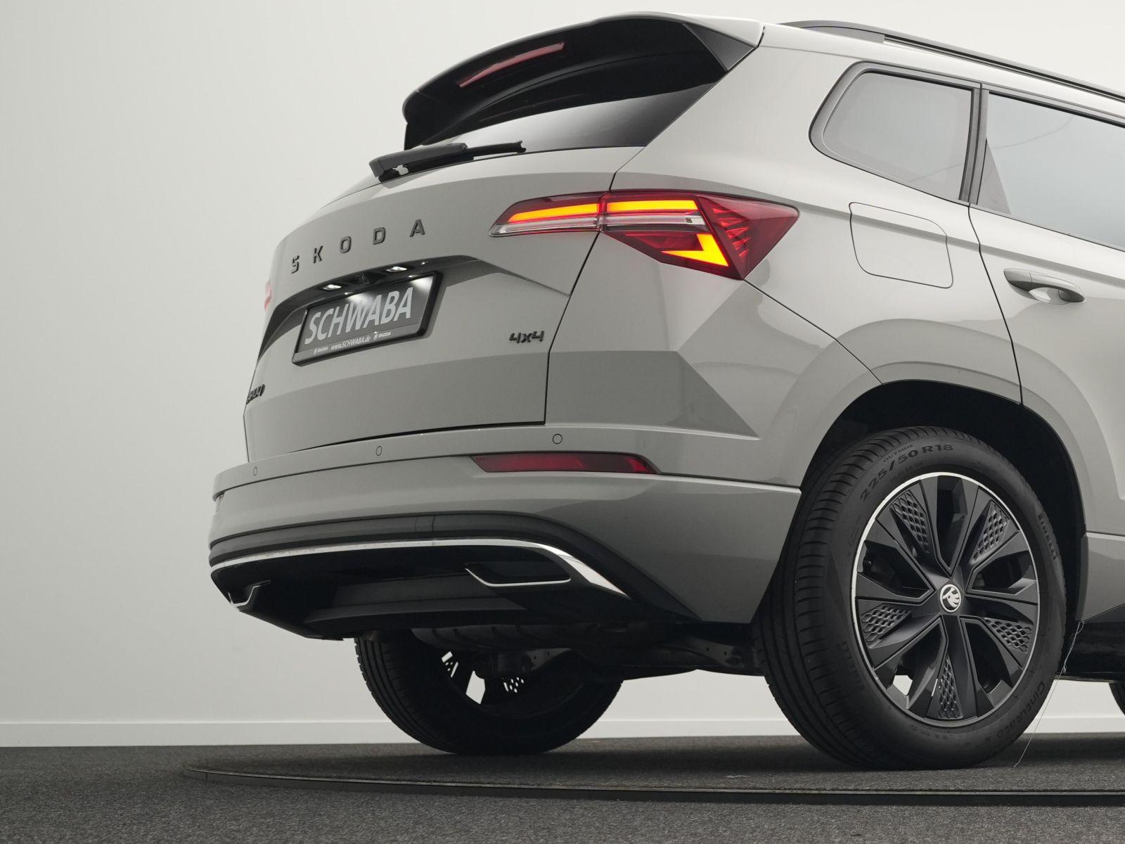 Skoda Karoq Sportline 2.0 TSI 4x4 DSG*AHK*R-KAM*LED*18