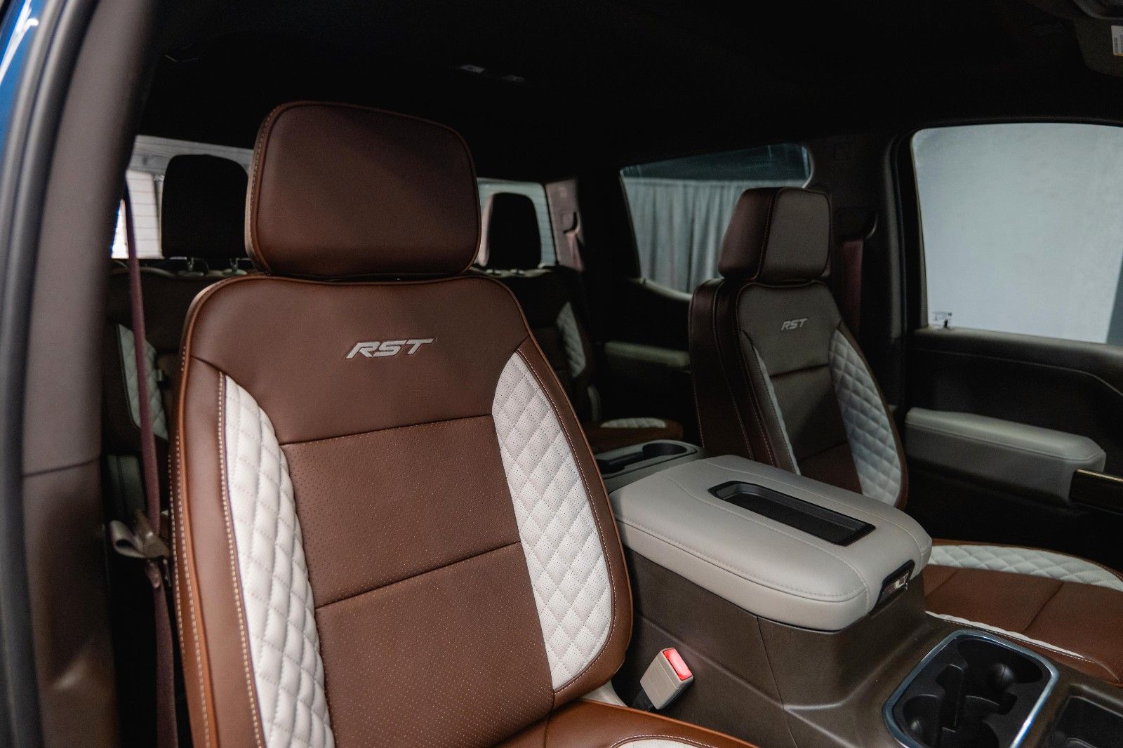 Fahrzeugabbildung Chevrolet Silverado 5.3L V8 4x4 RST Limited ZZ1 NightPaket