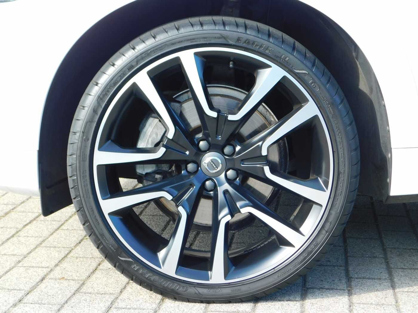 Fahrzeugabbildung Volvo XC60 Diesel B5 D AWD Ultimate Dark