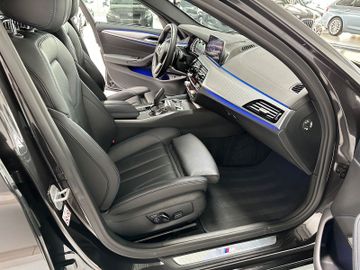 Fahrzeugabbildung BMW 530i M Sport SAG Kamera H/K NavPro AHK Alarm HUD