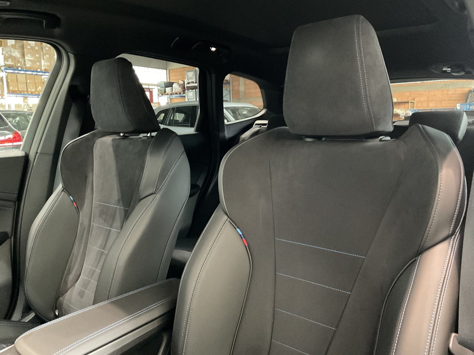 Fahrzeugabbildung BMW iX1 xDrive30 M Sportpaket | Panorama Glasdach |