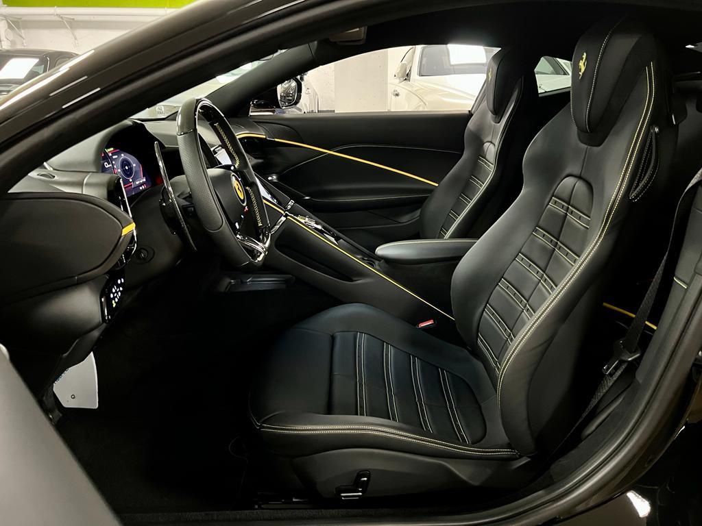 Fahrzeugabbildung Ferrari ROMA DAYTONASEAT CARBON JBL ADAS MY23 NEW FULL!