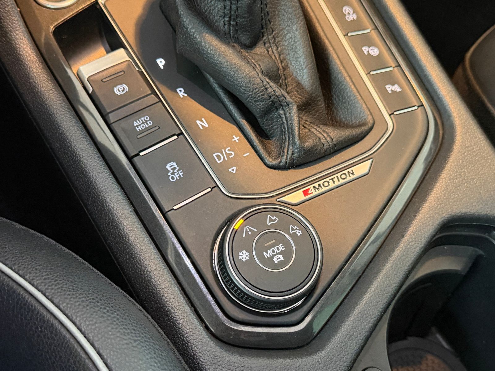 Fahrzeugabbildung Volkswagen Tiguan Highline /VIRTUAL/PANO/MEMORY/HUD/KAMERA