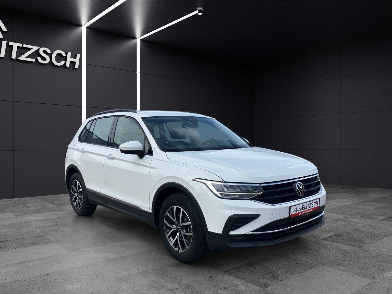 Fahrzeugabbildung Volkswagen Tiguan Life TSI DSG LED ACC SH LRHzg PDC AppConn