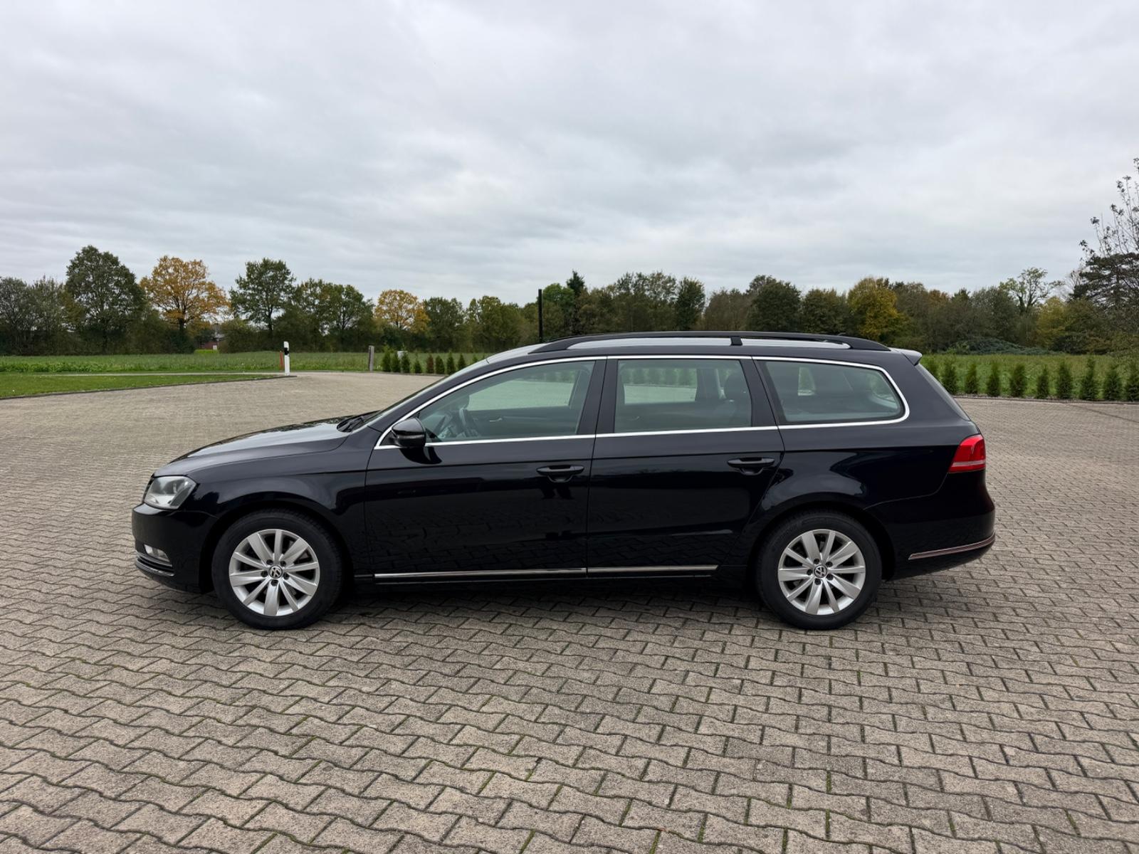 Volkswagen Passat 2011 — photo 6