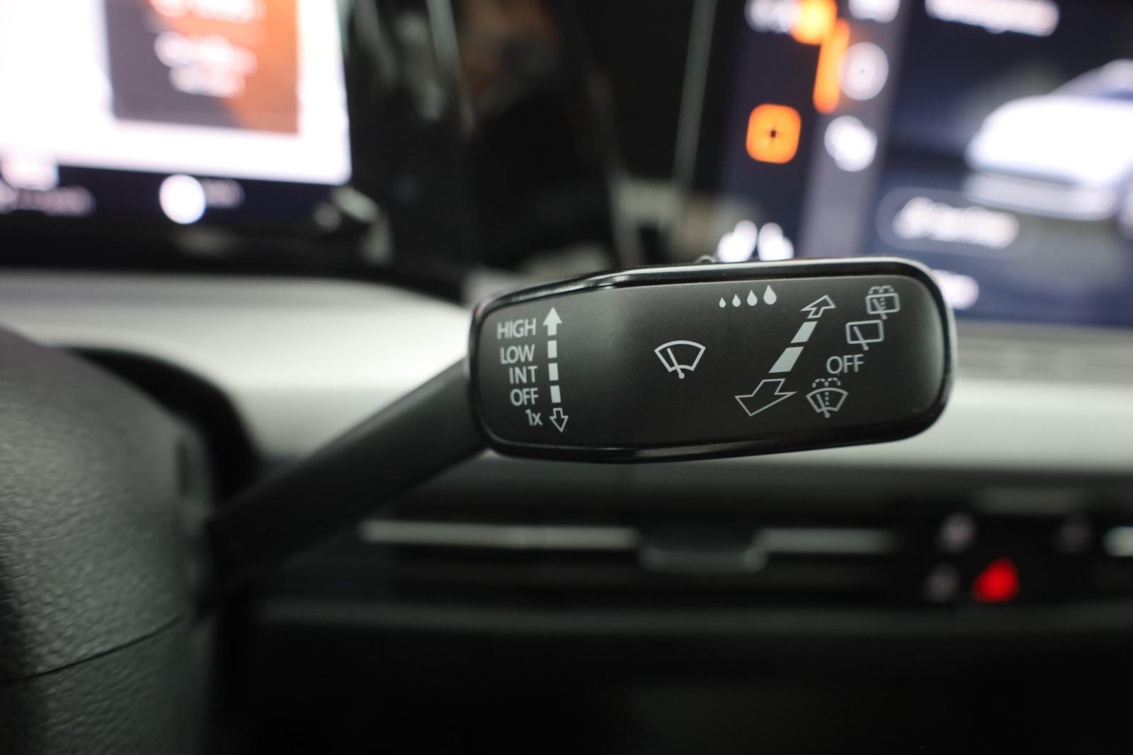 Volkswagen Golf VIII Variant 1.5 eTSI DSG Life LED Navi AHK, миниатюра 19