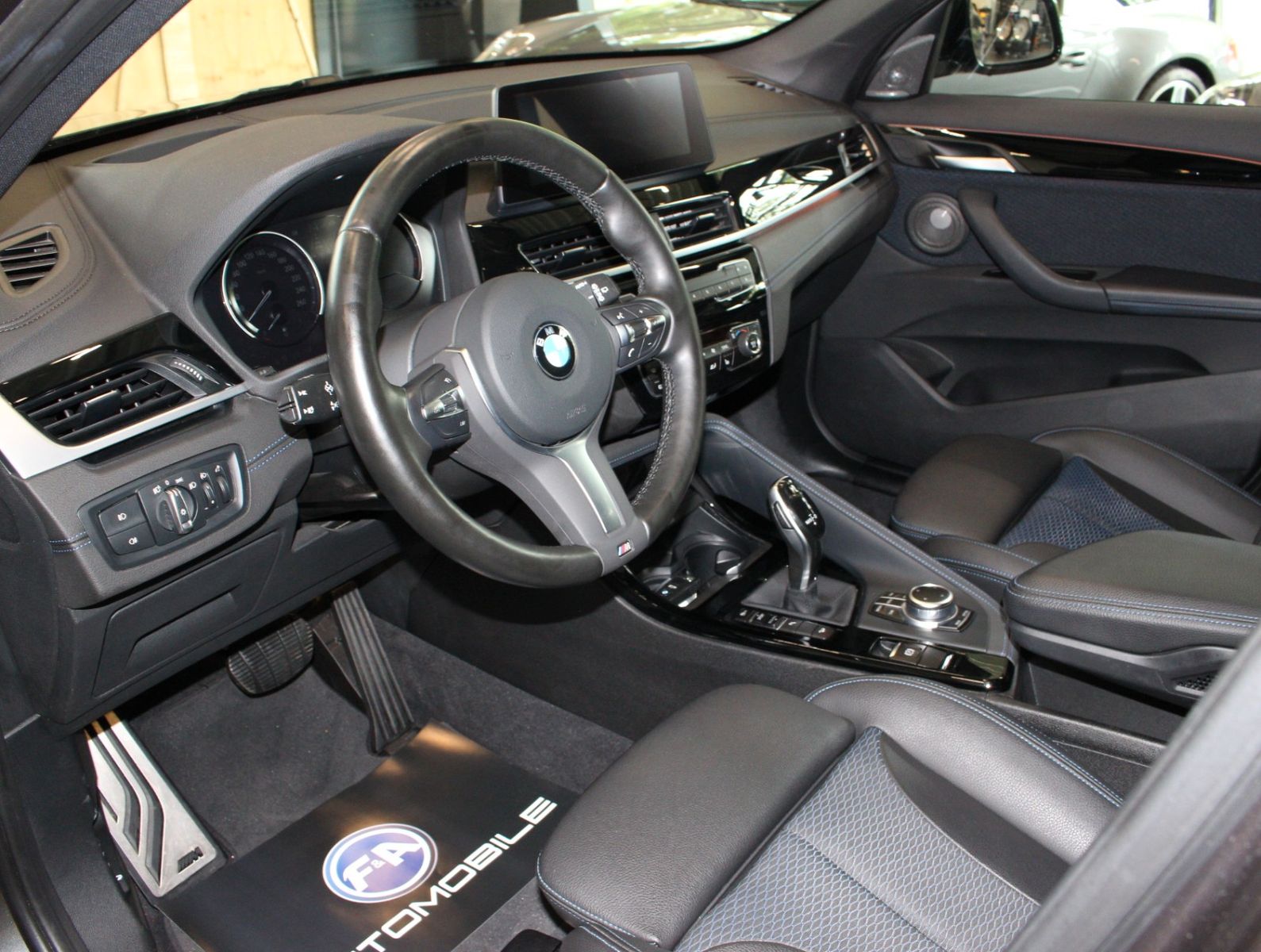 Fahrzeugabbildung BMW X1 xDrive20i M Sport *1.Hand*HUD*Kamera